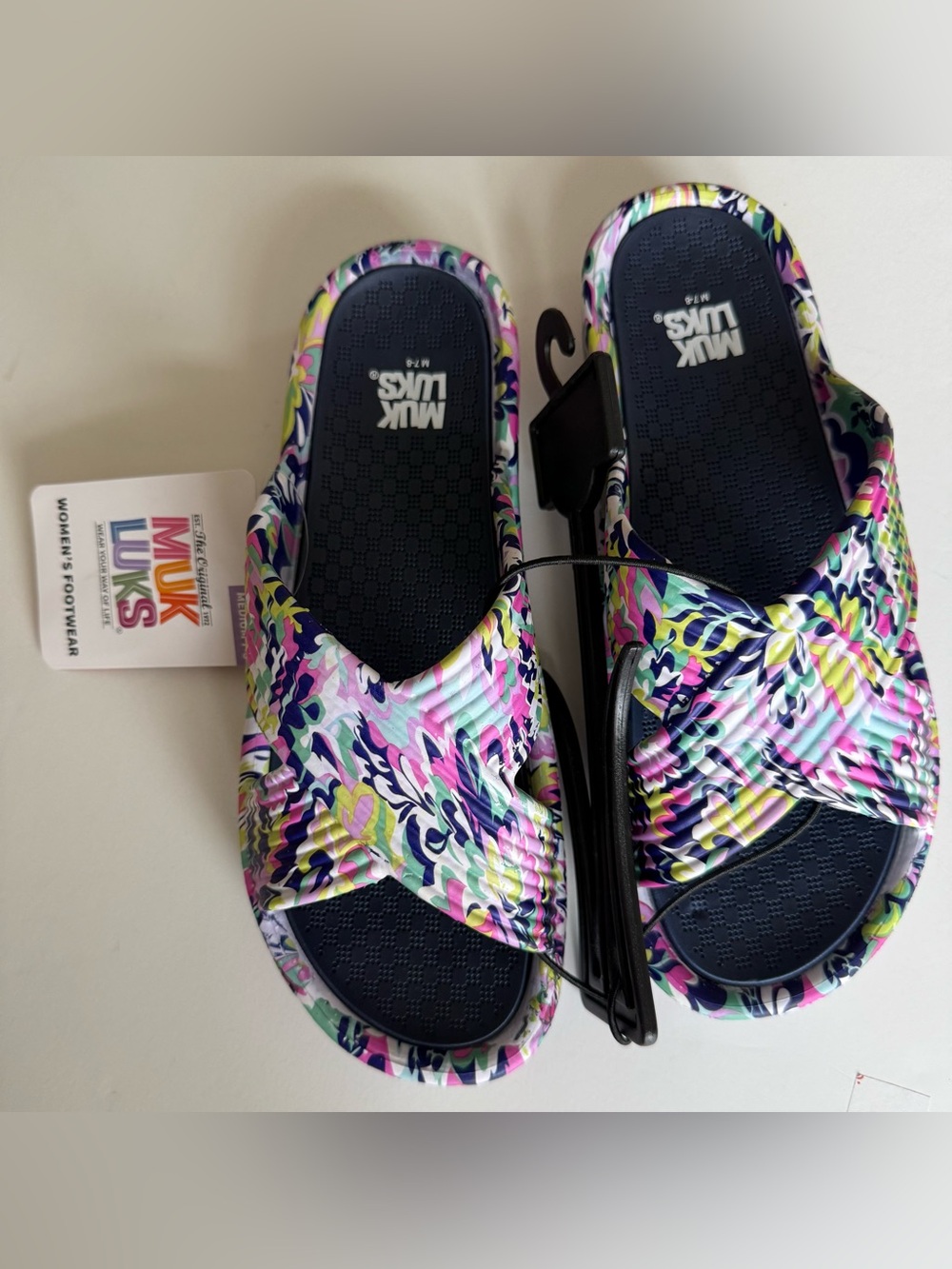 New women's preppy 7-8 medium Muk Luks slides